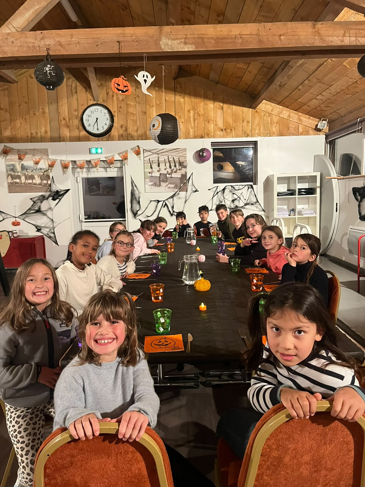 Le repas des enfants pendant un stage