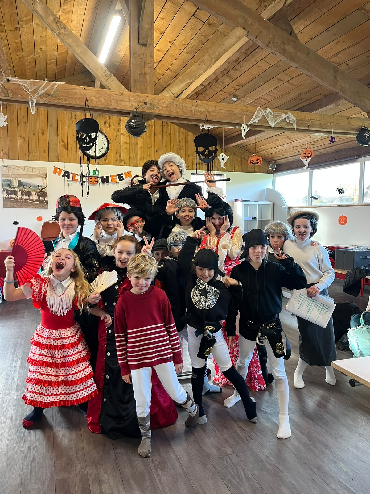 Enfant costumé pour le spectacle